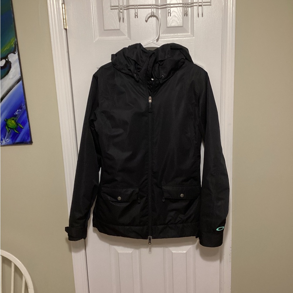 Oakley Black Snowboard/Ski Jacket
Loose Fit